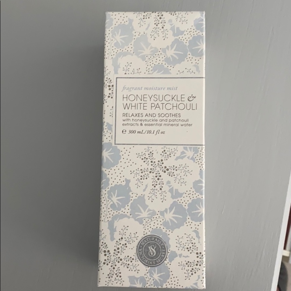 VS honeysuckle & white patchouli mist